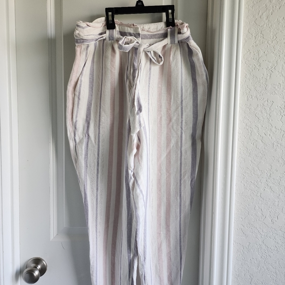 Beautiful high rise ankle pants - Picture 1 of 4